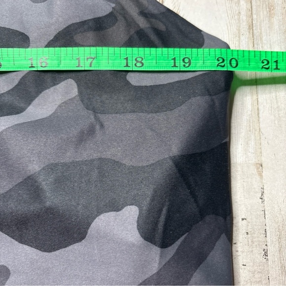 Old Navy Active Powersoft Long Line Sports Bra Top Plus Size 2X Black Camo - Picture 3 of 14